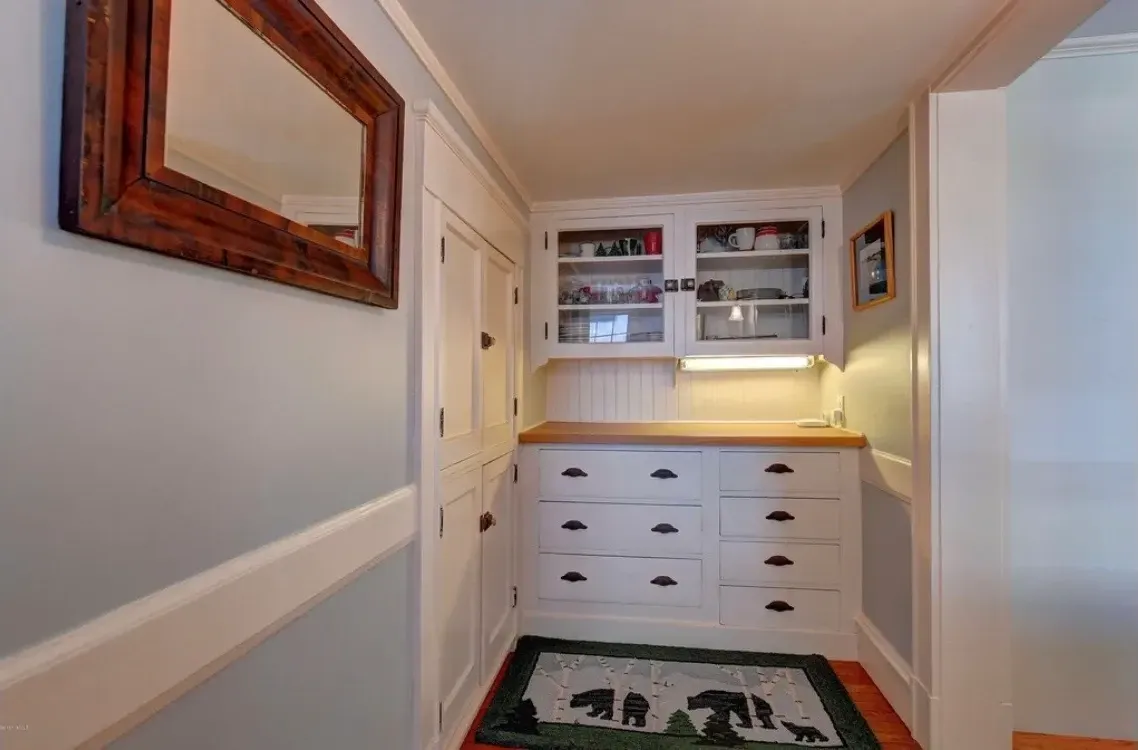 Custom built-in hutch cabinetry