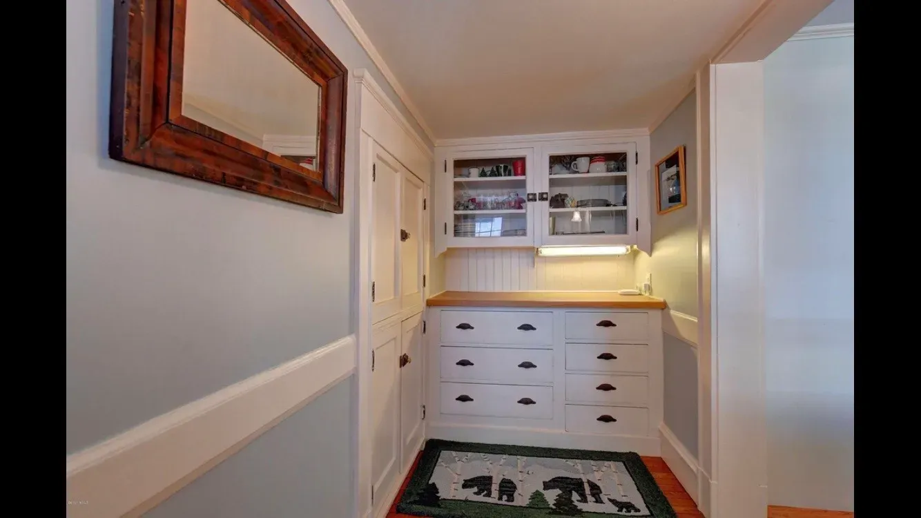 Custom built-in hutch cabinetry